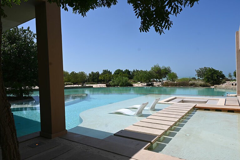 インフィニティエッジのプライベートプール付きです。