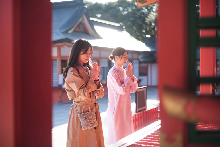 一般的な作法「二拝二拍手一拝」とは異なり、宇佐神宮の参拝は「二拝四拍手一拝」が作法。