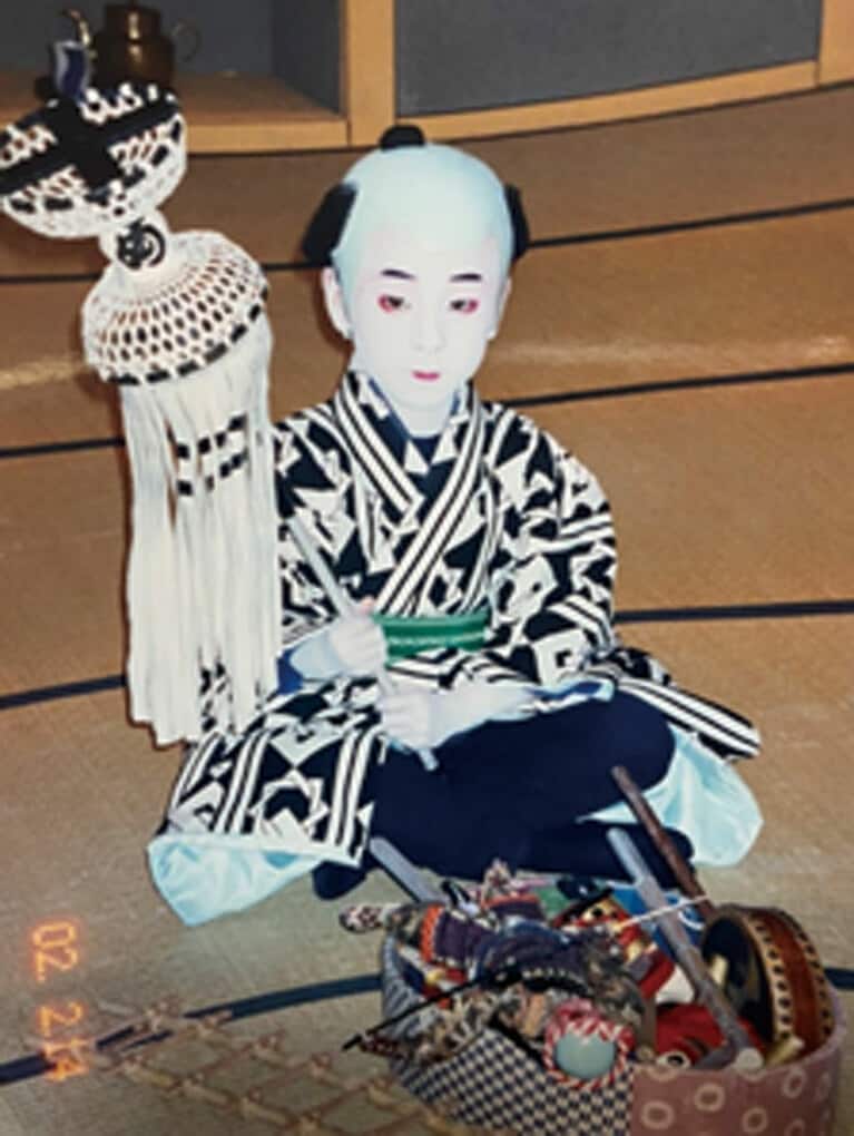 5歳で初舞台を踏んで以来、子役として数多くの舞台に出演。