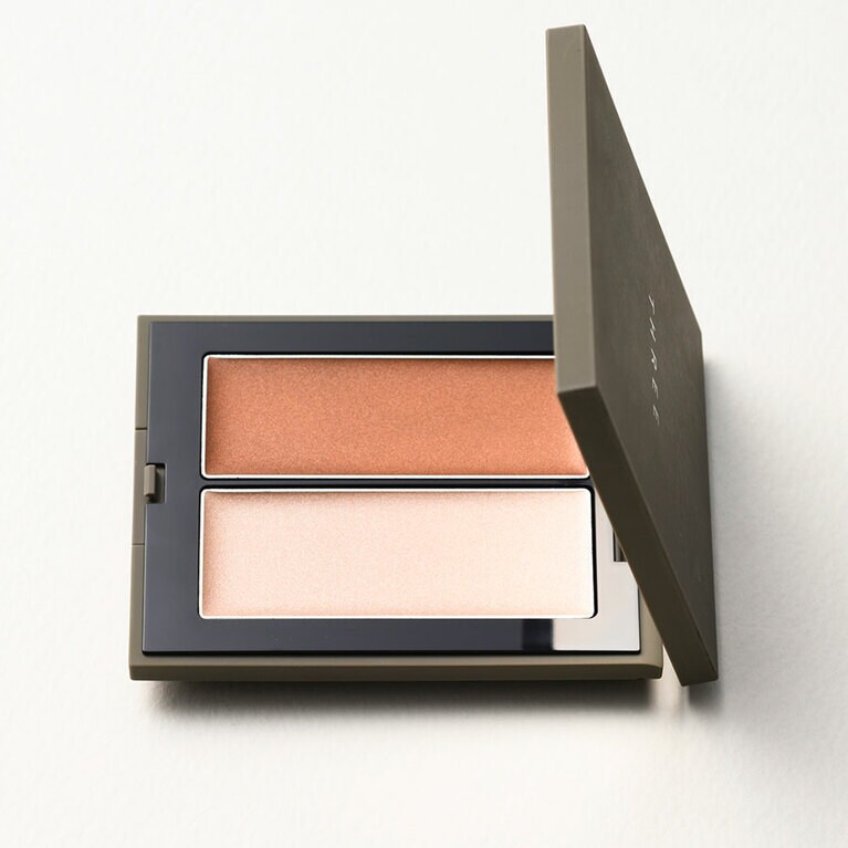 シマリング グロー デュオ 全2色 4,950円／THREE