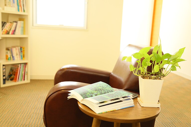 HOTEL KURBIO［群馬／草津温泉］健康と食のライブラリコーナー。