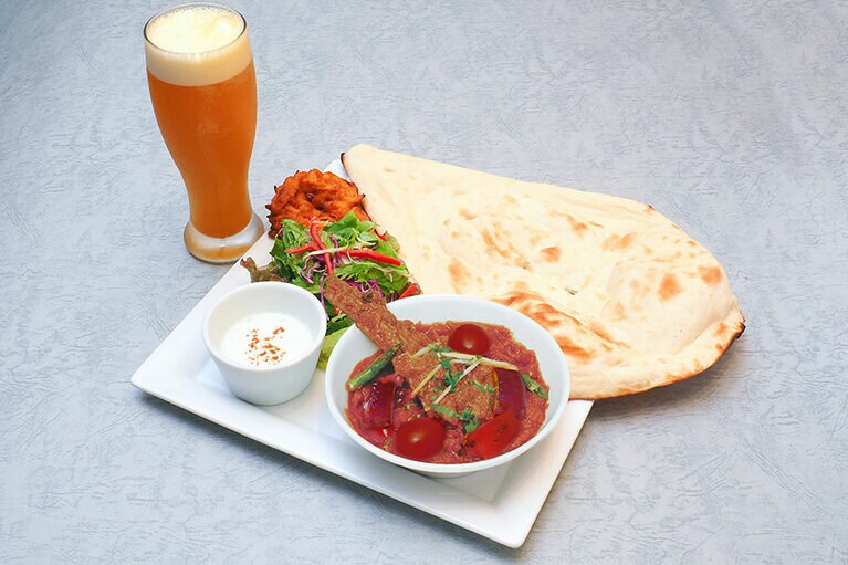 シターラダイナー(エキュート品川)「マトンチョップカレーセット(マンゴービア(中)付き)」 2,000円。