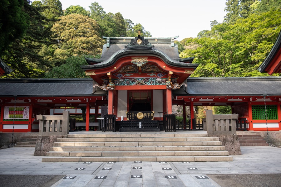 現在の社殿は約300年前、薩摩藩主の島津吉貴が寄進したもの。