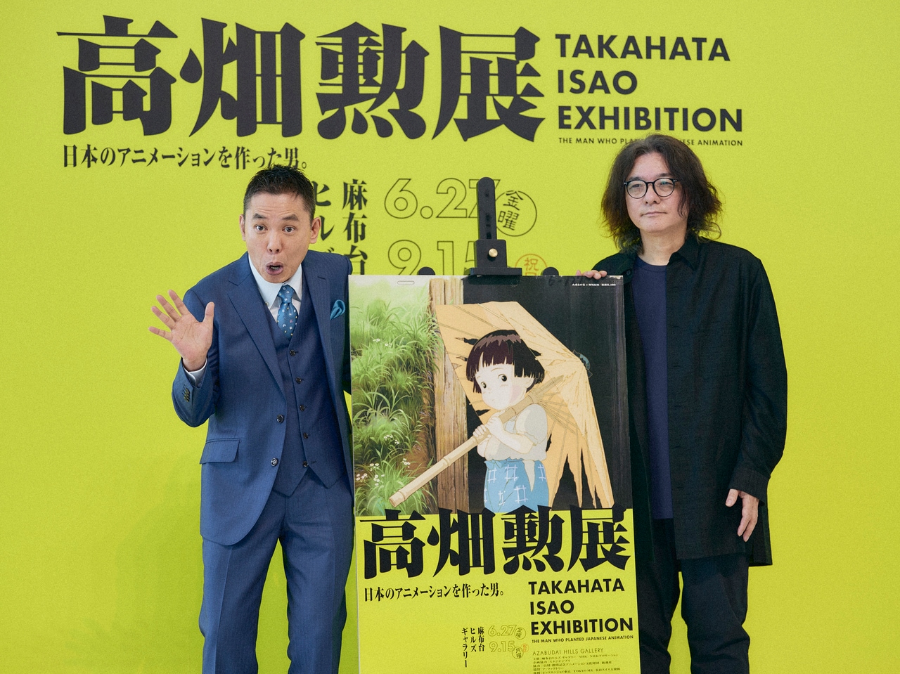 記者発表会に登場した太田光さん(左)と岩井俊二監督(右)。