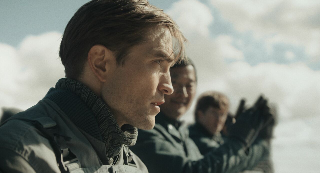 どうしてもポン・ジュノと仕事がしたかった、というパティンソンの気持ちが出た演技だ。