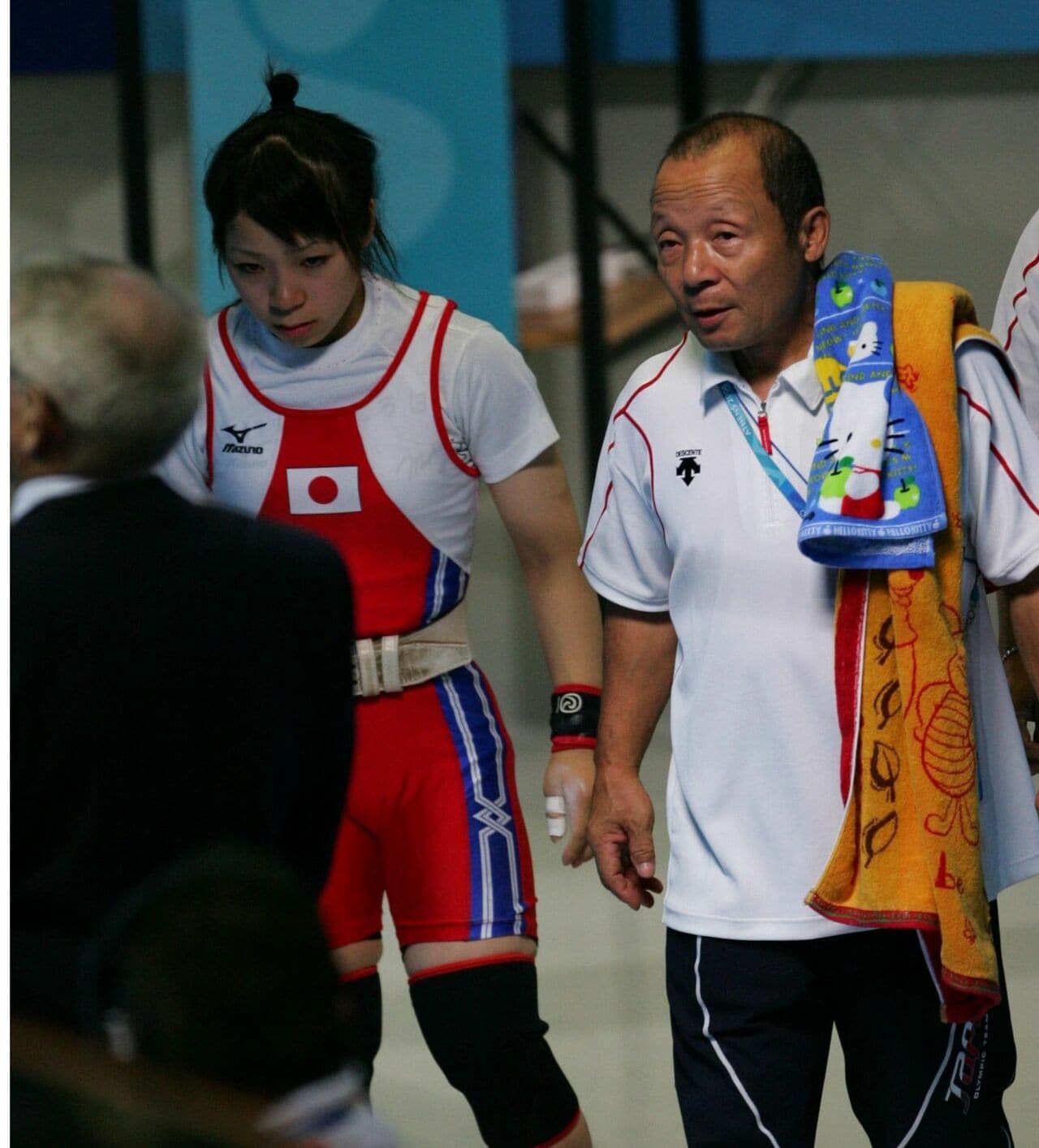 アテネ五輪(2004年)での三宅さんと父の義行さん。三宅さんは当時18歳だった ©JMPA