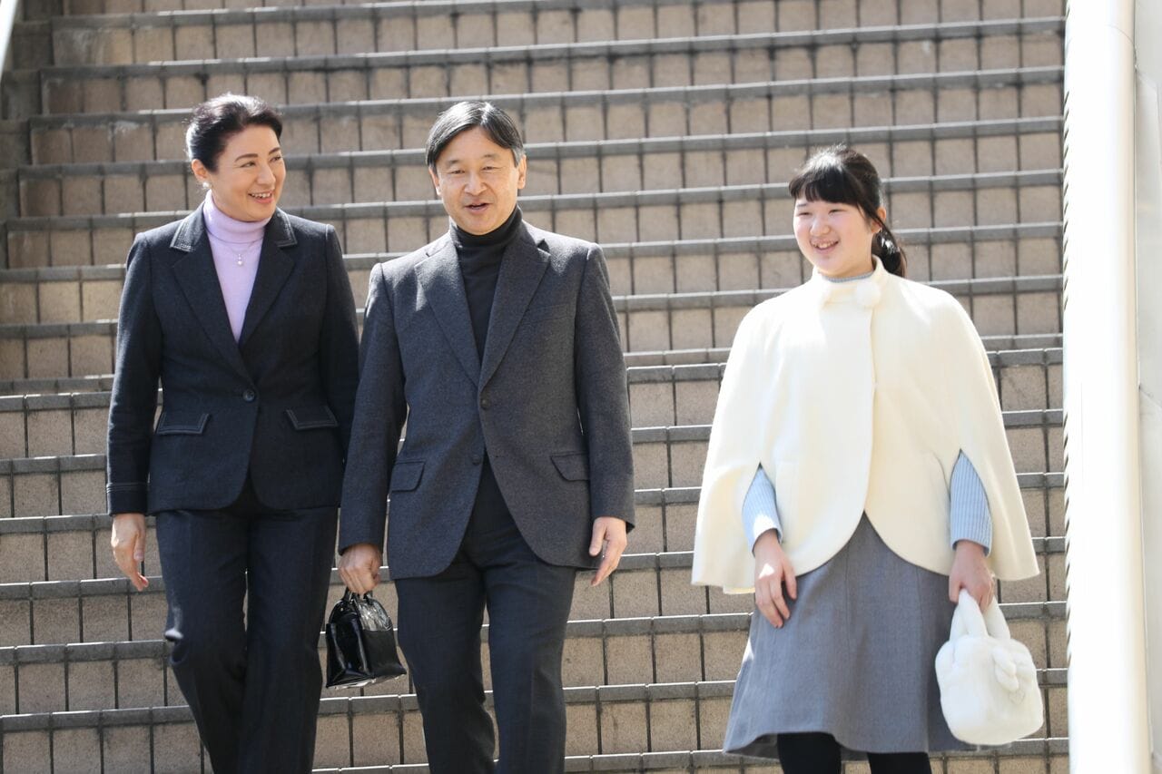 2019年3月、JR長野駅に到着されたご一家 　©JMPA