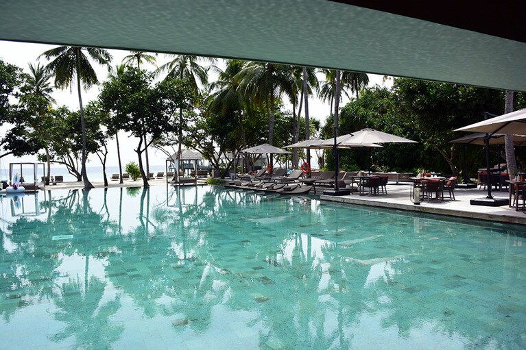 プールサイドのイタリア料理「イソレッタ」。