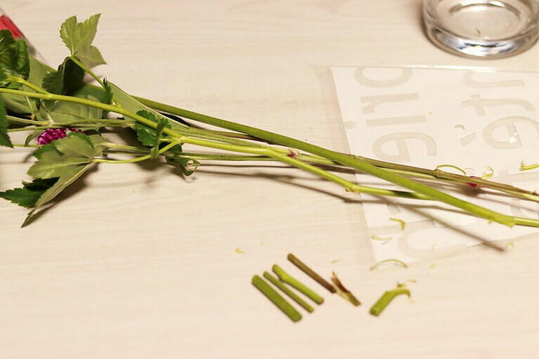 ハサミで切った後に削いでみました。次回こそカッターで…