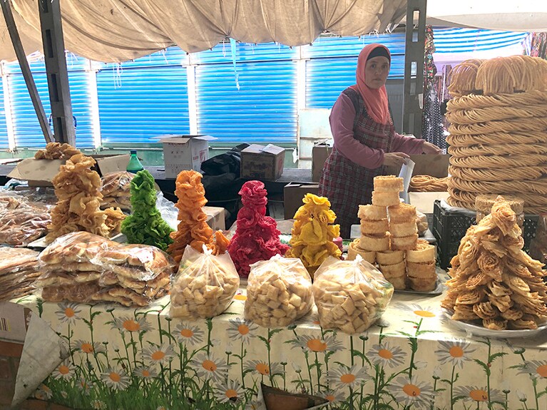 オシュバザールの売り場にて。