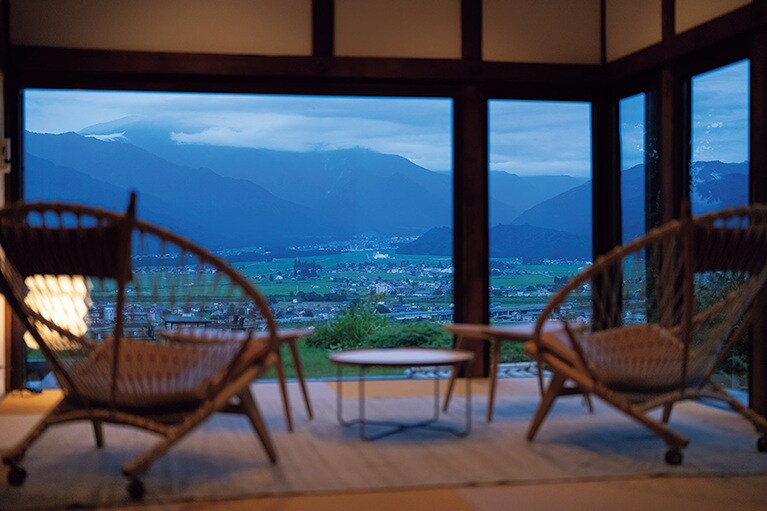 室内でも絶景を独占。（里山十帖 THE HOUSE IZUMI　新潟）