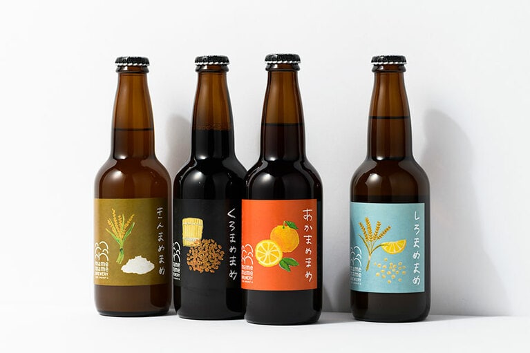【香川県】まめまめびーるの「まめまめびーる」各500円(330ml)。左から：きんまめまめゴールデンライトエール、くろまめまめドライスタウト、あかまめまめペールエール、しろまめまめホワイトエール。