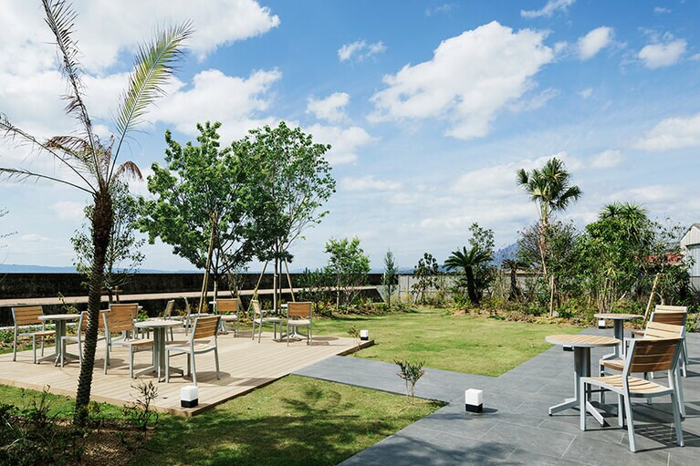 「フェアフィールド･バイ･マリオット･鹿児島たるみず桜島」のテラス。