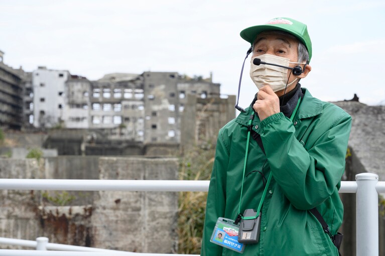 島の見学時間は約30分。ガイドが当時の歴史や暮らしぶりを解説してくれる。