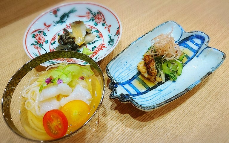 鱧ザクもなかなかよろしいな。じっとり暑い季節に酢のものは体が喜ぶ。