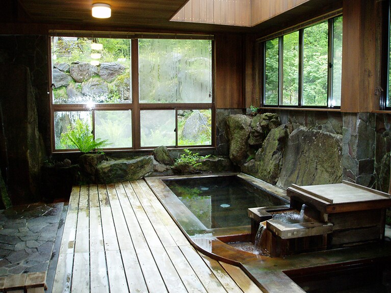 八ヶ岳名湯 唐沢鉱泉［長野／唐沢鉱泉］風呂。