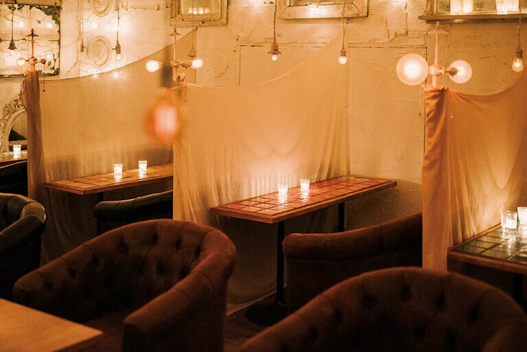 幻想的なキャンドルルーム。