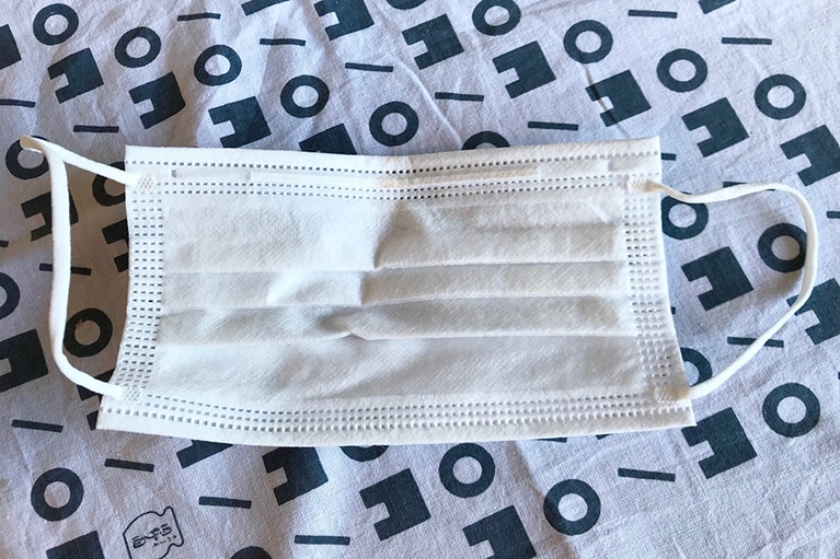 ミネラルパウダー Nを数時間使用後。鼻のあたりにちょっとついているのは、BBクリームを厚めに塗ったから。顔に汗はかいているのだけれど、汗の水分だけが表面に出る感じでベースメイクは汚く崩れていませんでした。