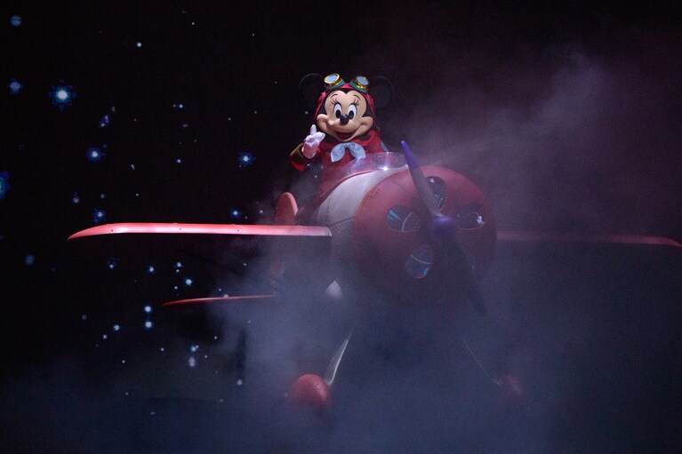 飛行機が出発し…