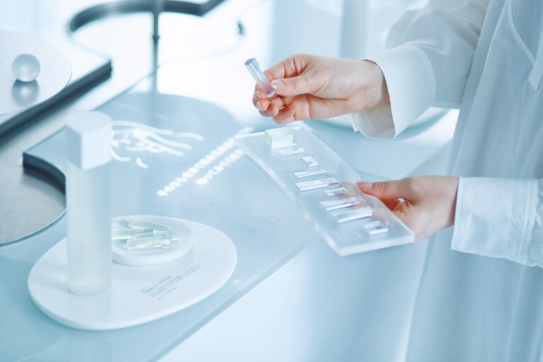 一階中央のPICK&FEELエリアで、まずは肌状態のチェック。