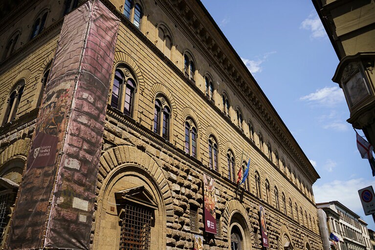 民衆の羨望心を刺激することのないよう、簡素な外観に仕上げることを意識したと伝わる。