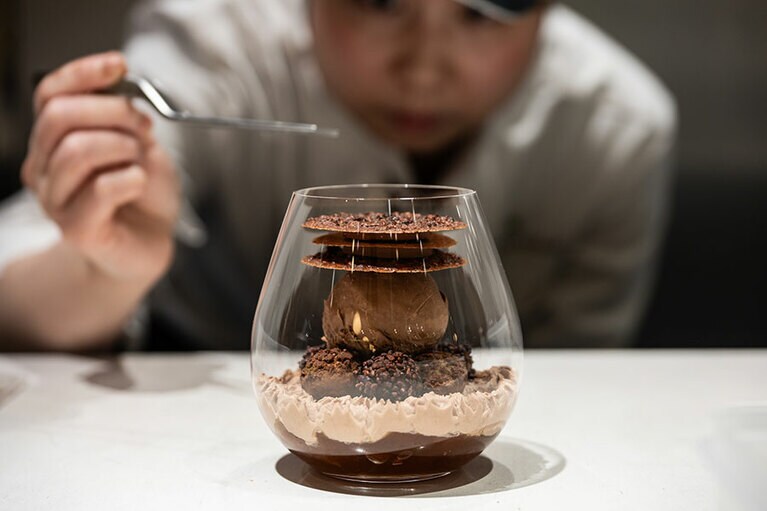 注意深く重ねていく。