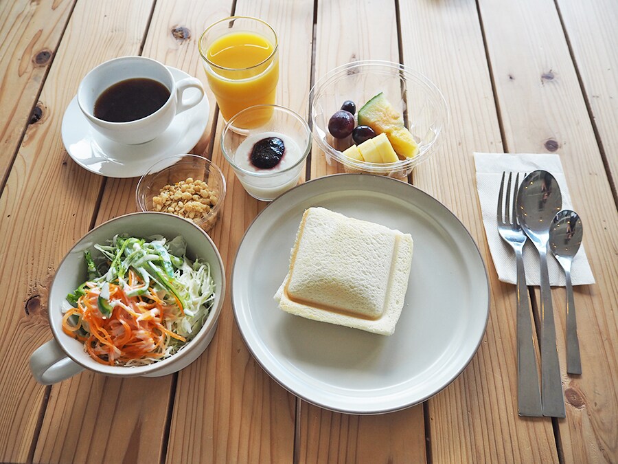 朝食例。サラダのフレッシュな美味しさが朝の体に沁みる！