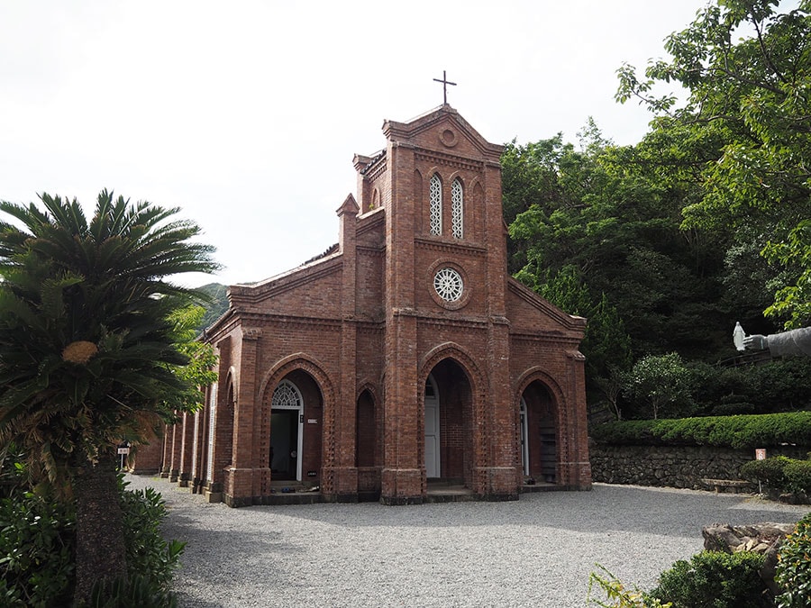 堂崎教会。赤レンガのゴシック様式はヨーロッパの典型的な教会スタイル。