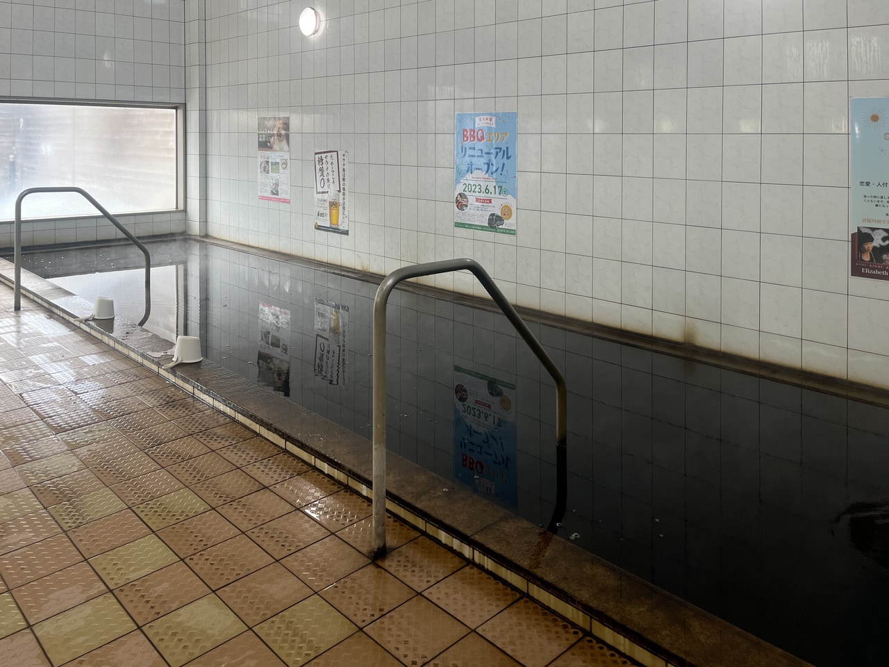 まるで鏡面のようなお湯。