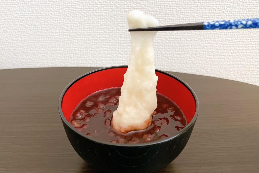 お餅がのび～るお汁粉。やさしい甘みが心身に染みます。