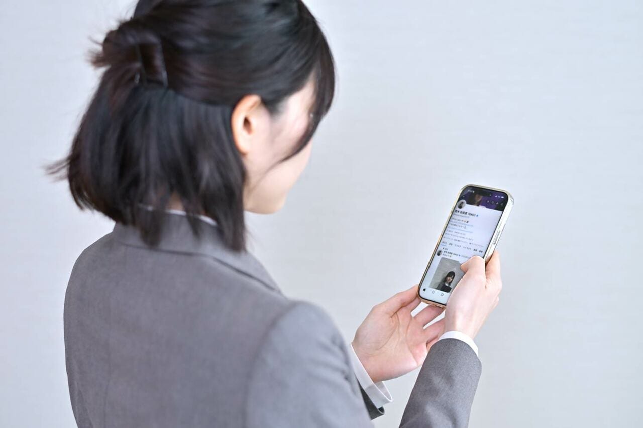 知らないうちに、自分の動画が勝手に作られ拡散されていたことも　©杉山秀樹／文藝春秋