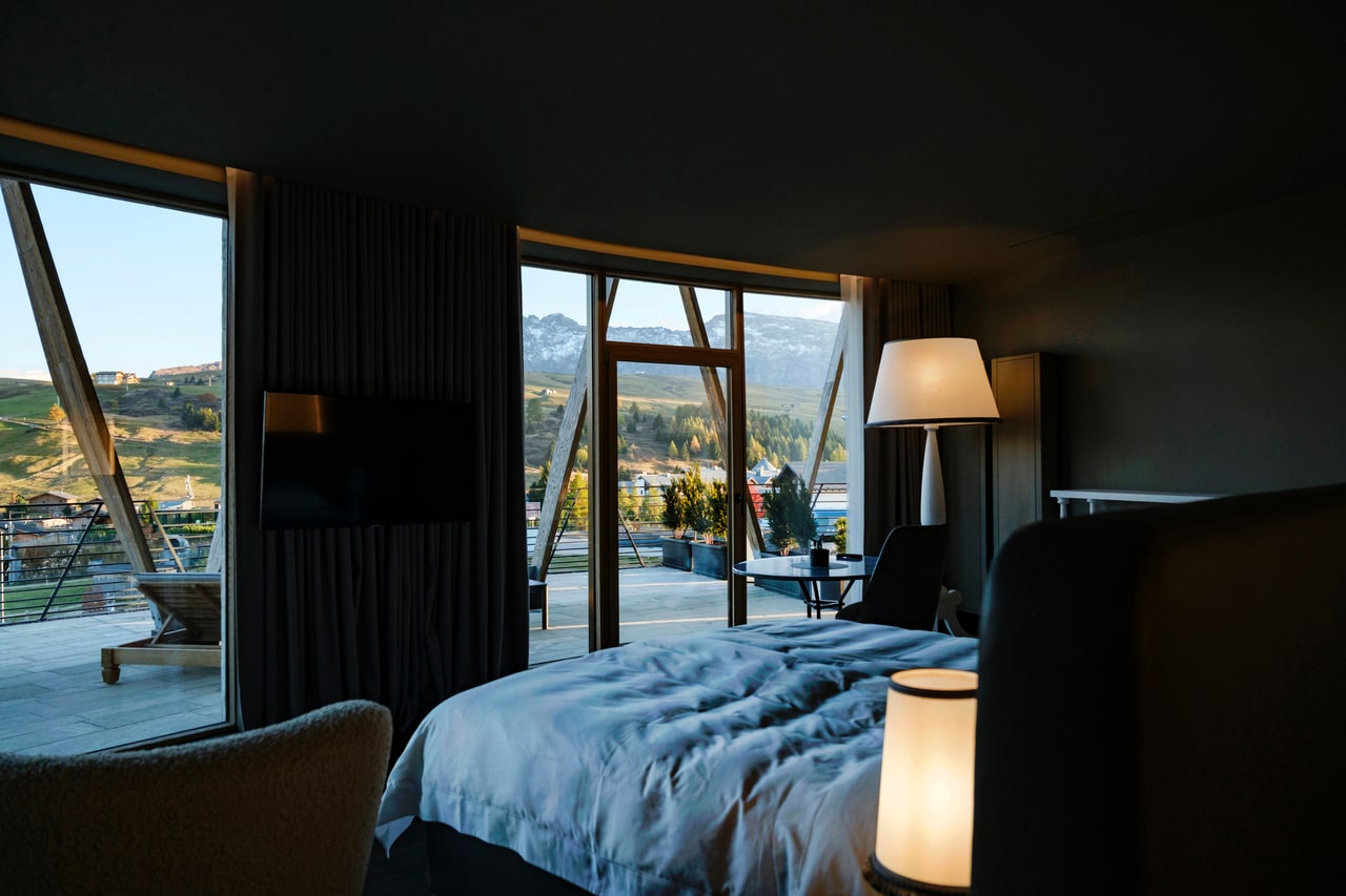 “アルピナ・シャレー・スイート”。全客室からパノラマを楽しめる。