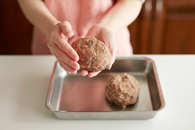 【POINT①】丸く成形して。