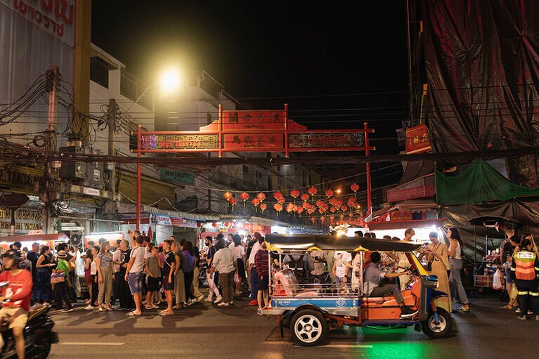 取材時は平日だったが、大変な人出だった。週末ともなれば、さらにごった返すというから驚く。