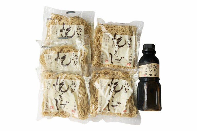 焼きそば10食セット〈熟成焼きそば(中太麵)140g×10袋、焼きそばソース300ml×1本〉1,700円／大磯屋製麺所