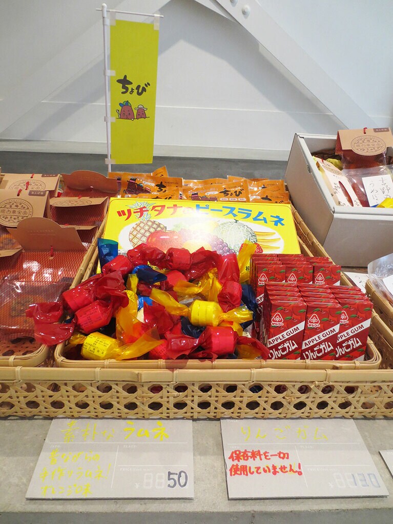 かわいいラムネなども。