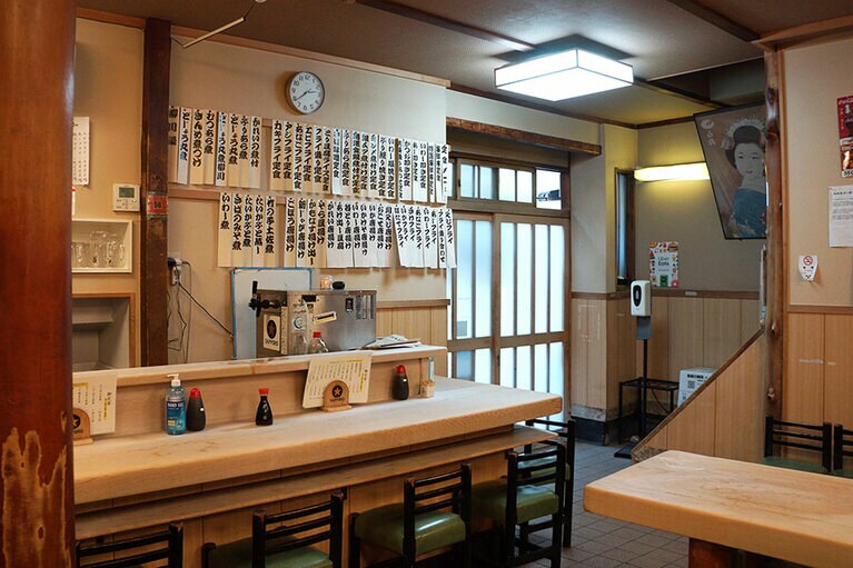 光がさしこむ店内。