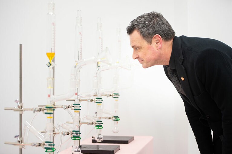 自然由来の微妙な香りを誰もがくっきりと感じることができるように開発されたアヴェダ独自のディフューザー。