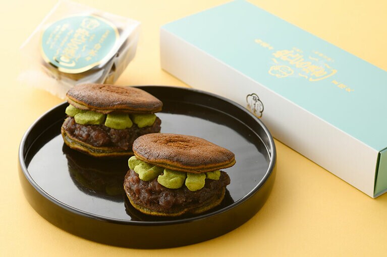 ぬれどら焼きプレミアム 白茶々〈3個・ケース入〉1,296円／梅月堂