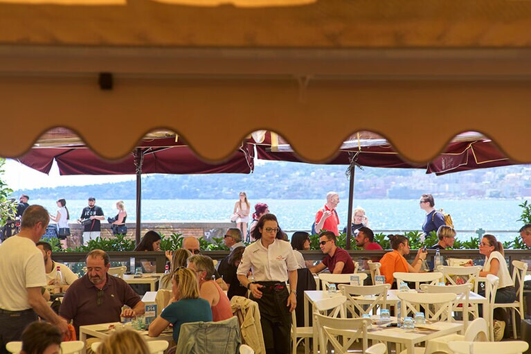 眺めのいいルンゴマーレ店。