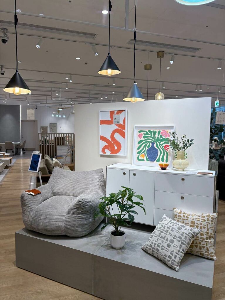 LOWYA実店舗の様子（LOWYA公式Xより）