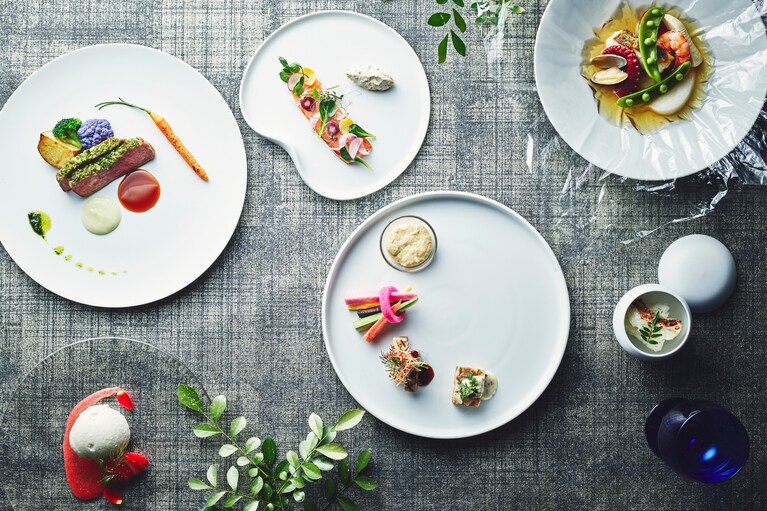 「Restaurant Cathedréclat」のディナーメニュー例。