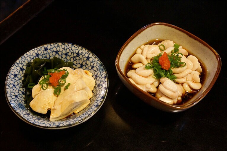 「ボラ白子」と「たら白子」の味くらべセット(780円)。