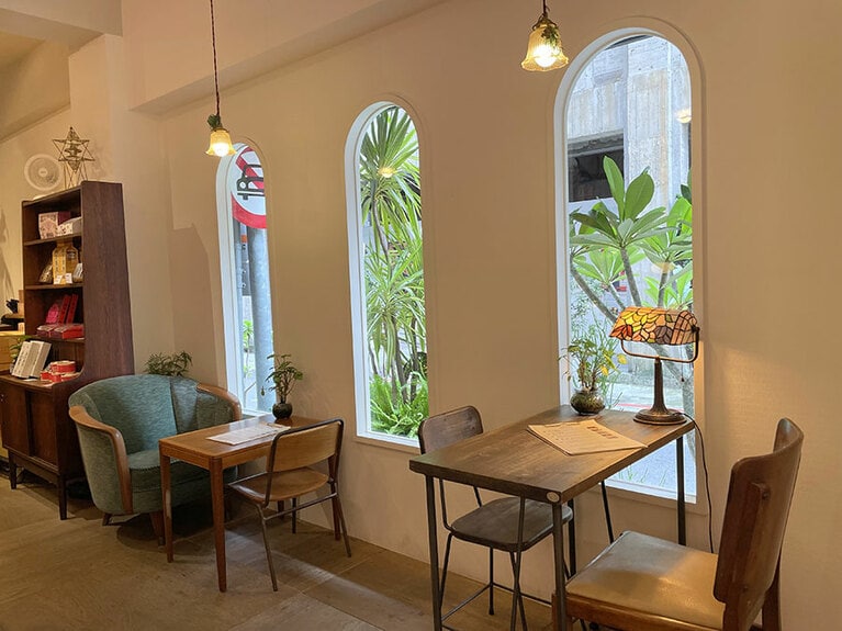 「老台北」(往時の台北)をイメージしたという、レトロモダンな店内。