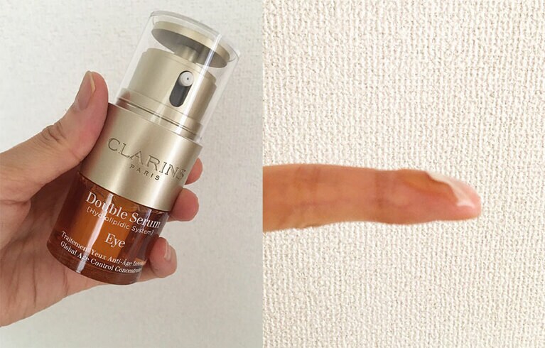 「ダブル セーラム アイ」を1プッシュして指先に出す。