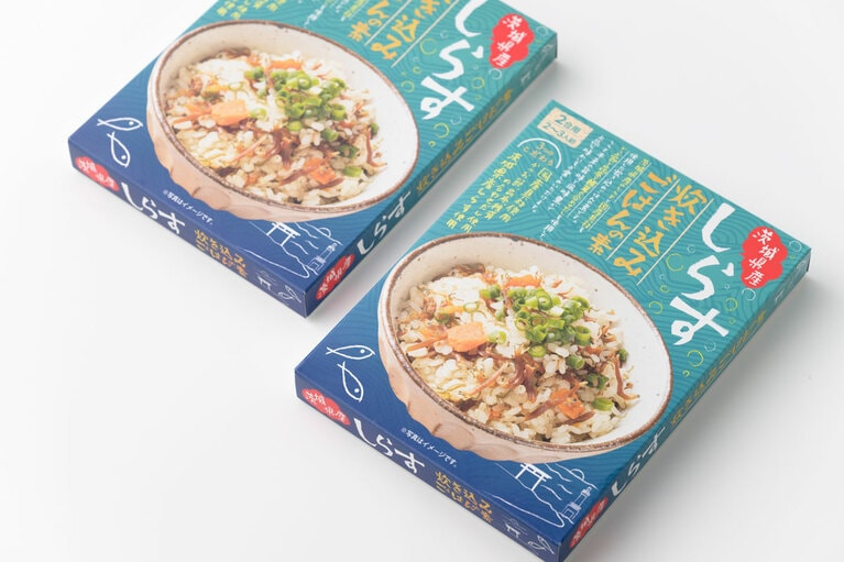 茨城しらすの炊き込みご飯 各849円。