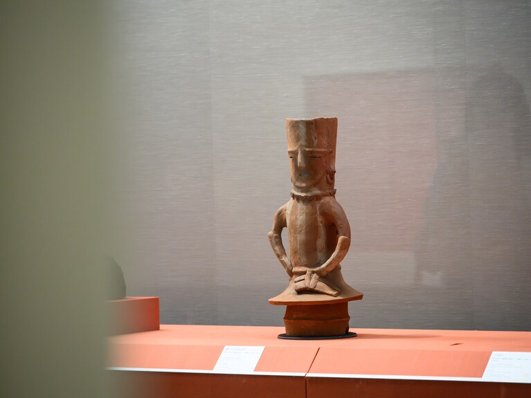 埴輪 大刀を佩く男子 茨城県つくば市下横場字塚原出土 古墳時代・6世紀 東京国立博物館蔵　展示期間：2025年6月29日（日）まで。