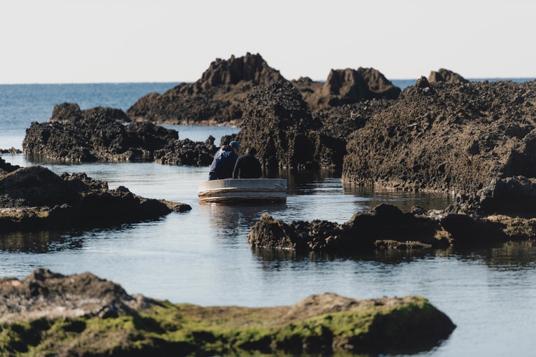 佐渡・宿根木に残る原風景に魅せられて。俳優・工藤阿須加さんと江戸時代にタイムスリップ【通いたくなる島、佐渡】