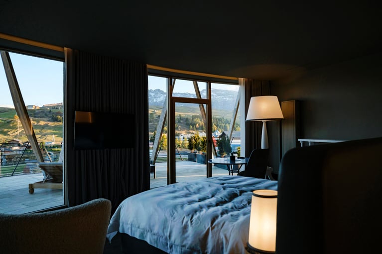 “アルピナ・シャレー・スイート”。全客室からパノラマを楽しめる。