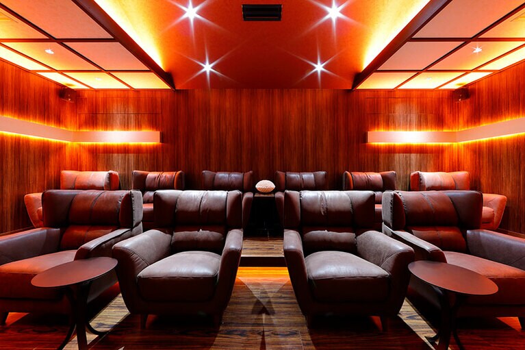 まるで劇場のようなシアタールーム。